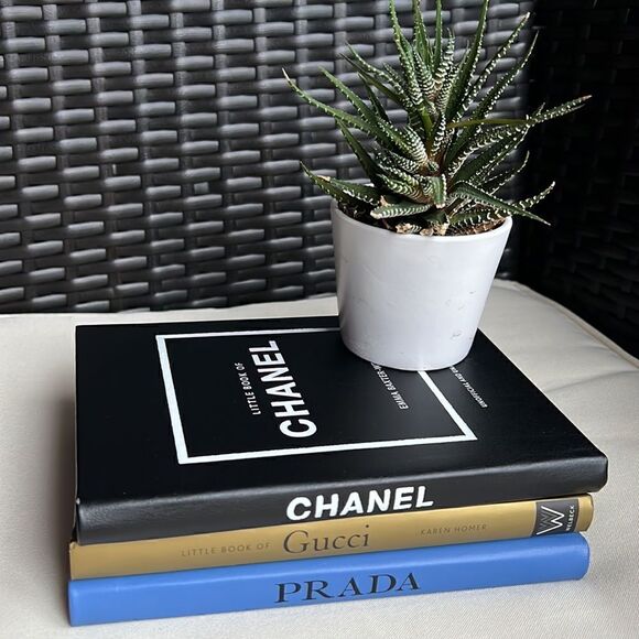 Little Book of Gucci – Fashion History Coffee Table Book - Picture 7 of 8